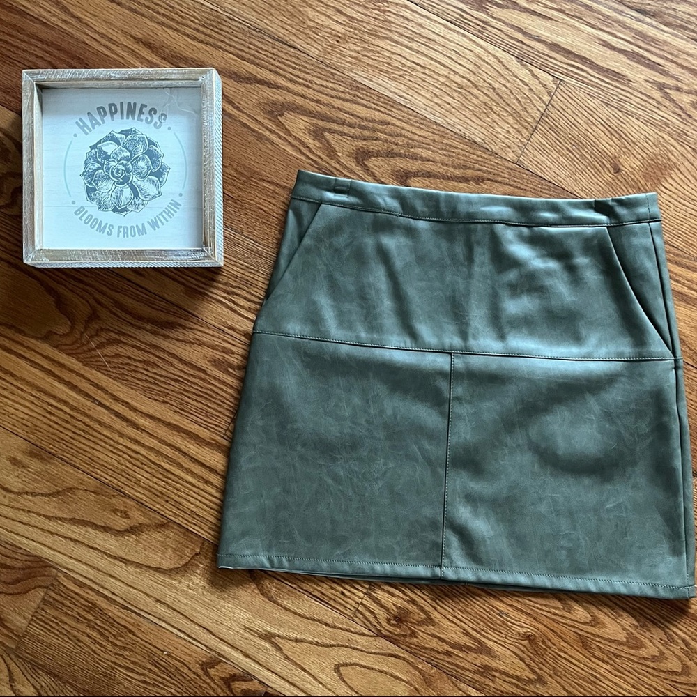 Pleather skirt with pockets
